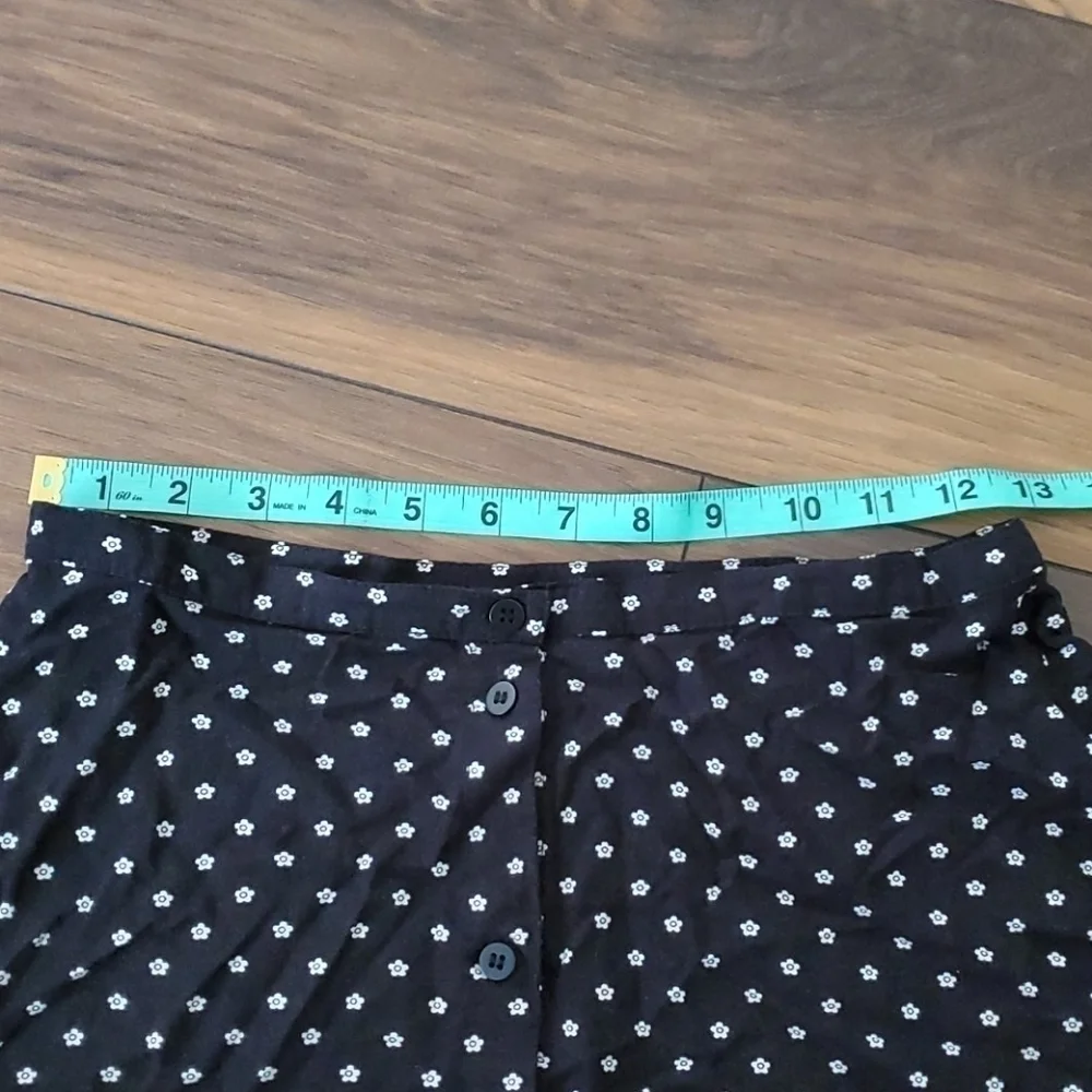 H&M black with flowers mini skirt size 6 - Picture 4 of 5
